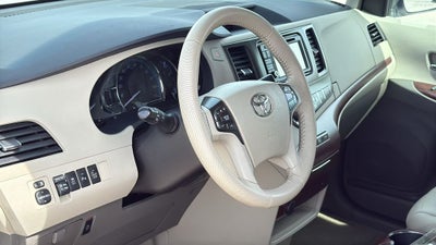 2014 Toyota SIENNA XLE 3.5L XLE 8 Passenger