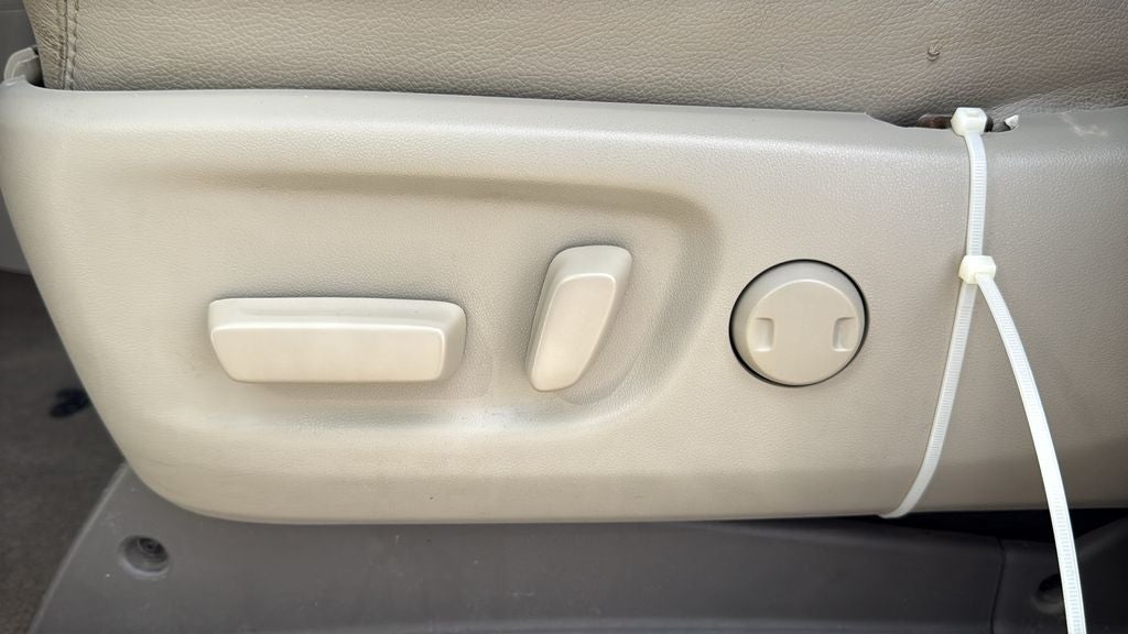 2014 Toyota SIENNA XLE 3.5L XLE 8 Passenger