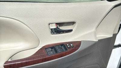 2014 Toyota SIENNA XLE 3.5L XLE 8 Passenger