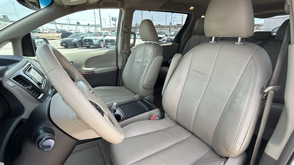 2014 Toyota SIENNA XLE 3.5L XLE 8 Passenger
