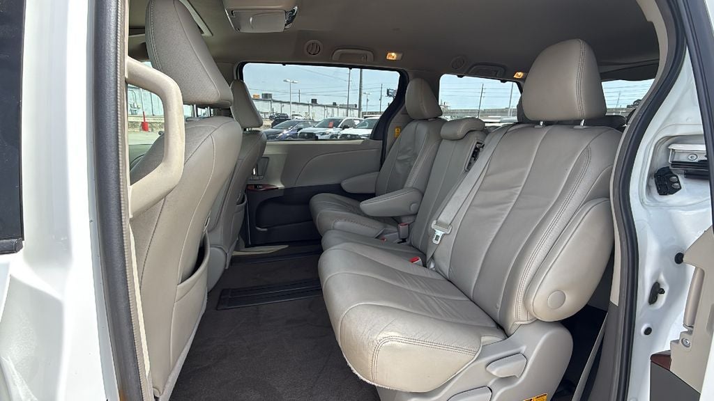 2014 Toyota SIENNA XLE 3.5L XLE 8 Passenger