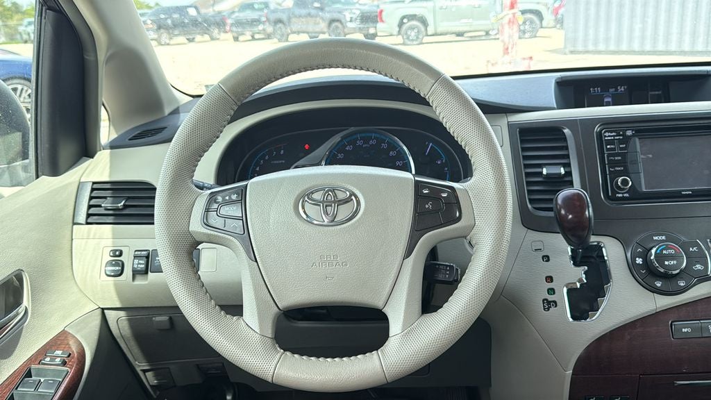 2014 Toyota SIENNA XLE 3.5L XLE 8 Passenger