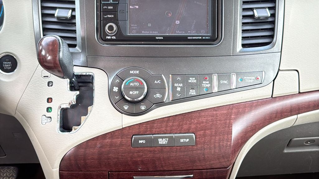 2014 Toyota SIENNA XLE 3.5L XLE 8 Passenger