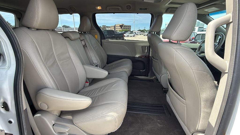 2014 Toyota SIENNA XLE 3.5L XLE 8 Passenger