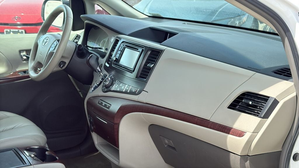 2014 Toyota SIENNA XLE 3.5L XLE 8 Passenger