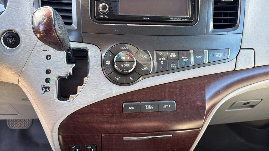 2014 Toyota SIENNA XLE 3.5L XLE