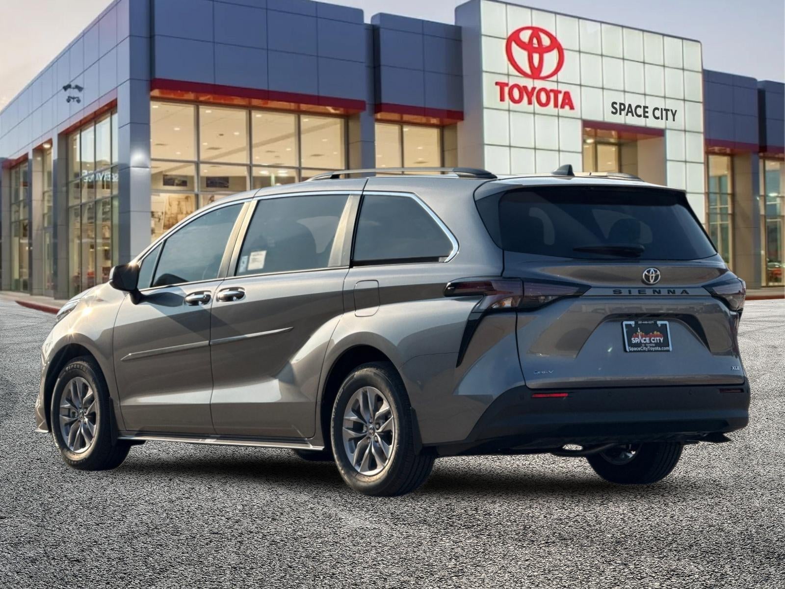 2026 Toyota Sienna XLE 8 Passenger