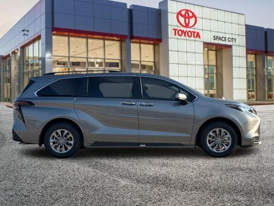 2026 Toyota Sienna XLE 8 Passenger