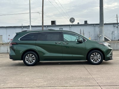 2026 Toyota Sienna XLE 8 Passenger