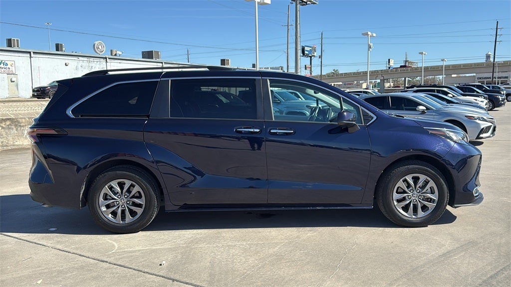 2023 Toyota SIENNA XLE XLE 8 Passenger