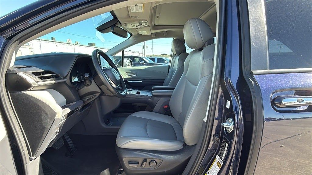 2023 Toyota SIENNA XLE XLE 8 Passenger