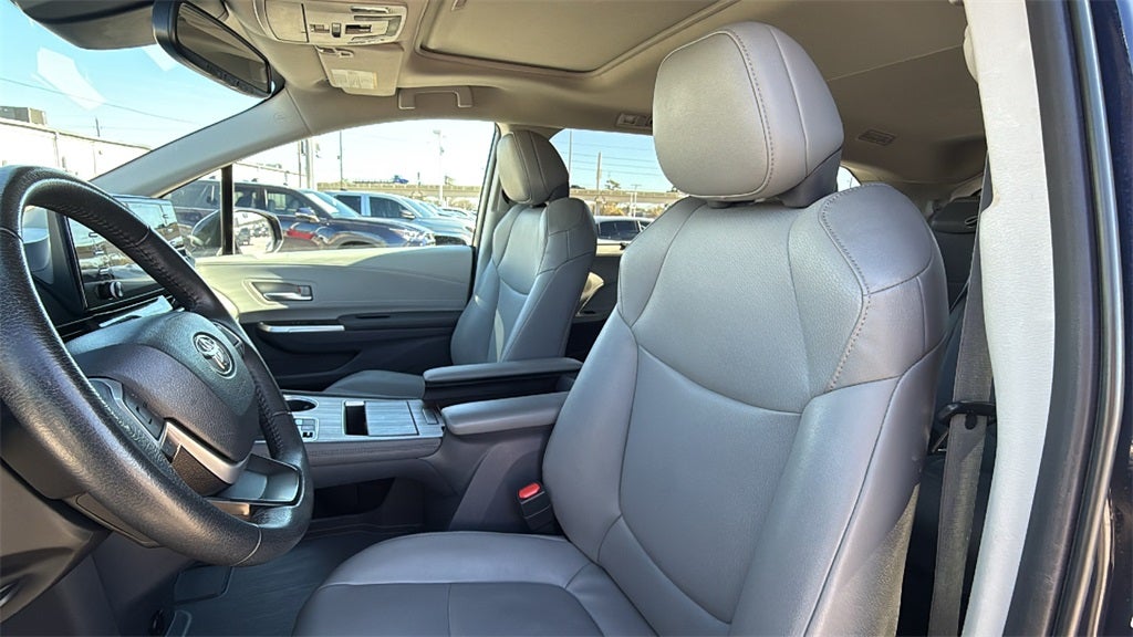 2023 Toyota SIENNA XLE XLE 8 Passenger