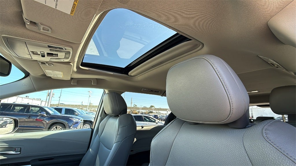 2023 Toyota SIENNA XLE XLE 8 Passenger