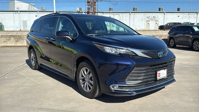 2023 Toyota SIENNA XLE XLE 8 Passenger