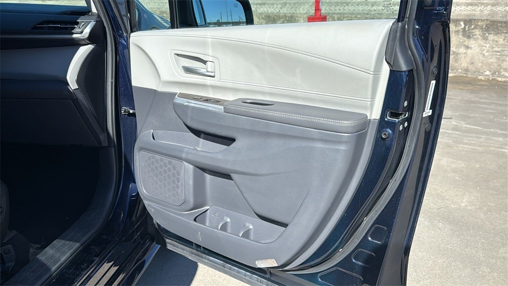 2023 Toyota SIENNA XLE XLE 8 Passenger