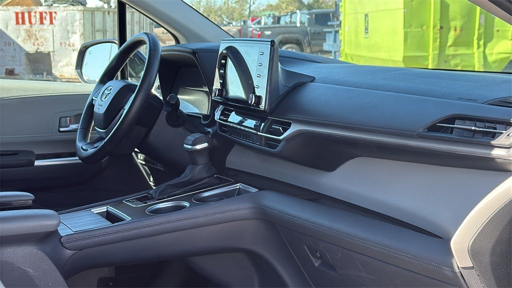 2023 Toyota SIENNA XLE XLE 8 Passenger