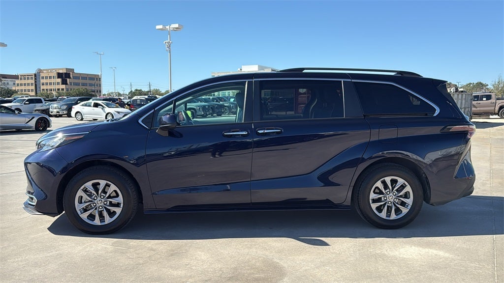 2023 Toyota SIENNA XLE XLE 8 Passenger