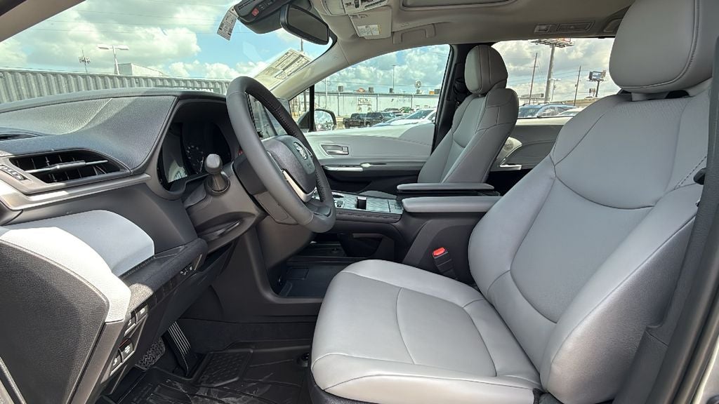 2026 Toyota Sienna XLE 8 Passenger