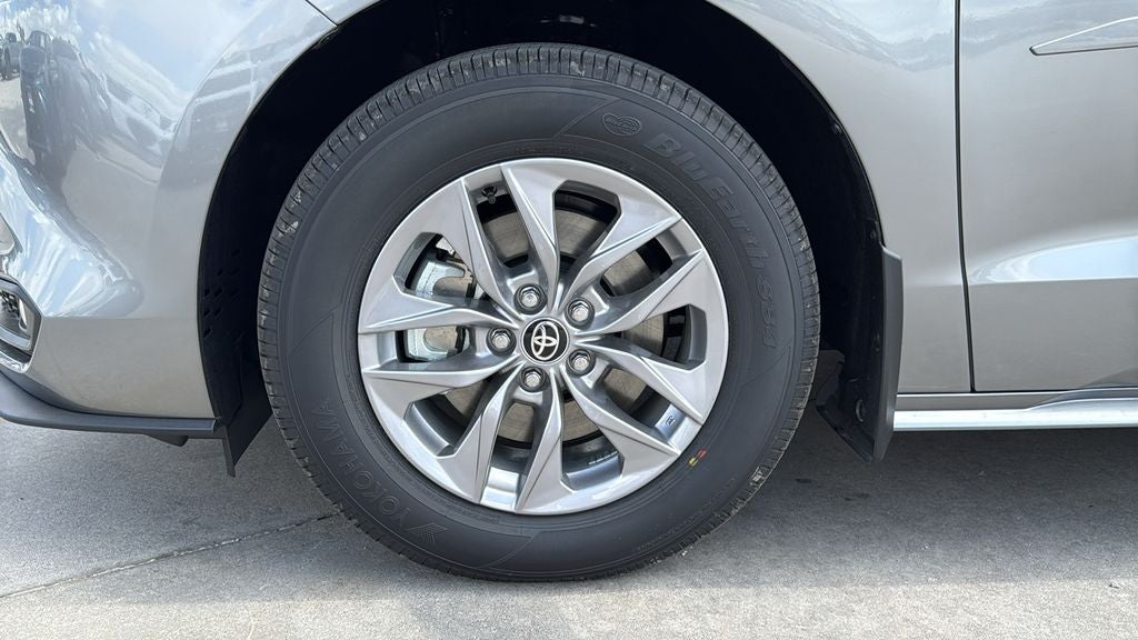 2026 Toyota Sienna XLE 8 Passenger