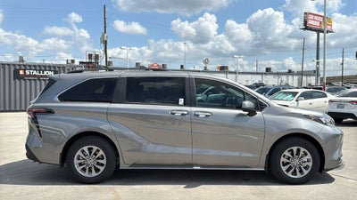 2026 Toyota Sienna XLE 8 Passenger