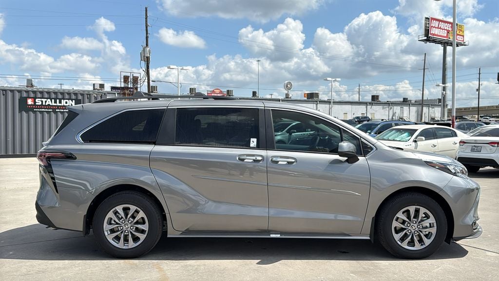 2026 Toyota Sienna XLE 8 Passenger