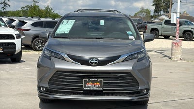 2026 Toyota Sienna XLE 8 Passenger