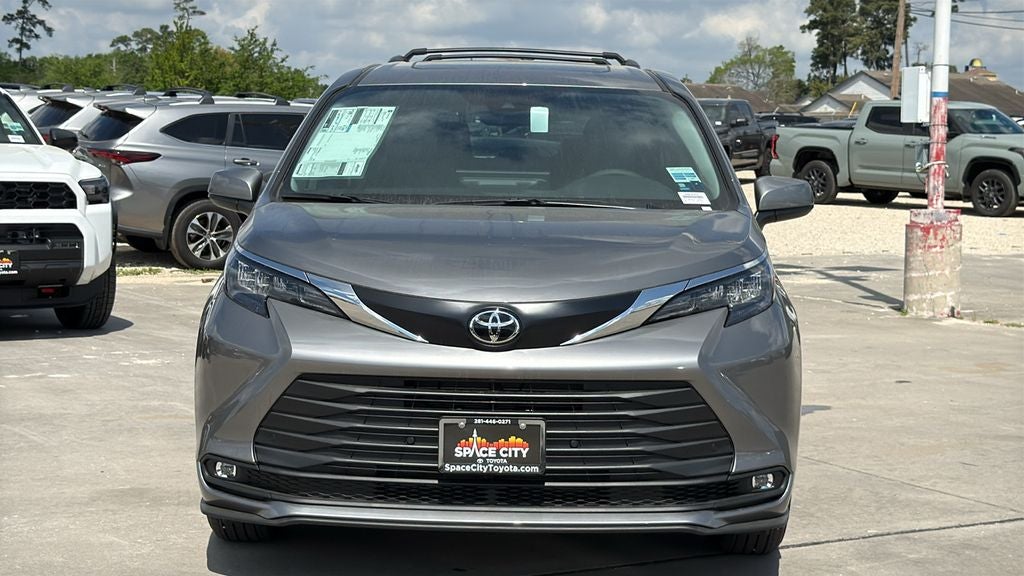 2026 Toyota Sienna XLE 8 Passenger