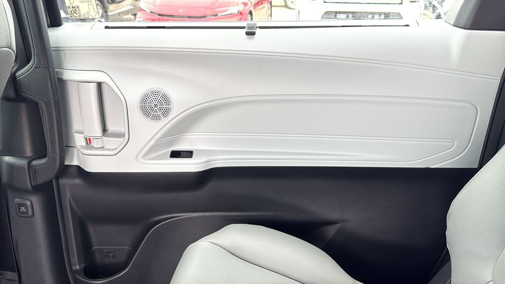2026 Toyota Sienna XLE 8 Passenger