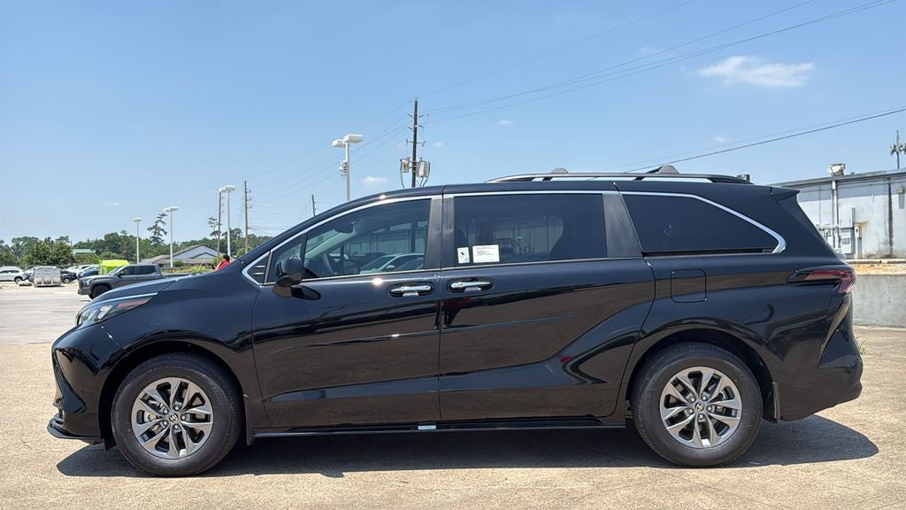 2026 Toyota Sienna XLE 8 Passenger
