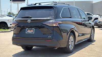 2026 Toyota Sienna XLE 8 Passenger