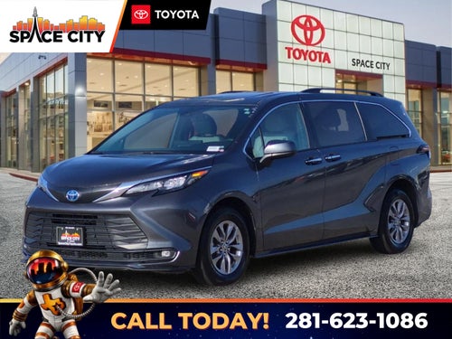 2025 Toyota Sienna XLE 8 Passenger