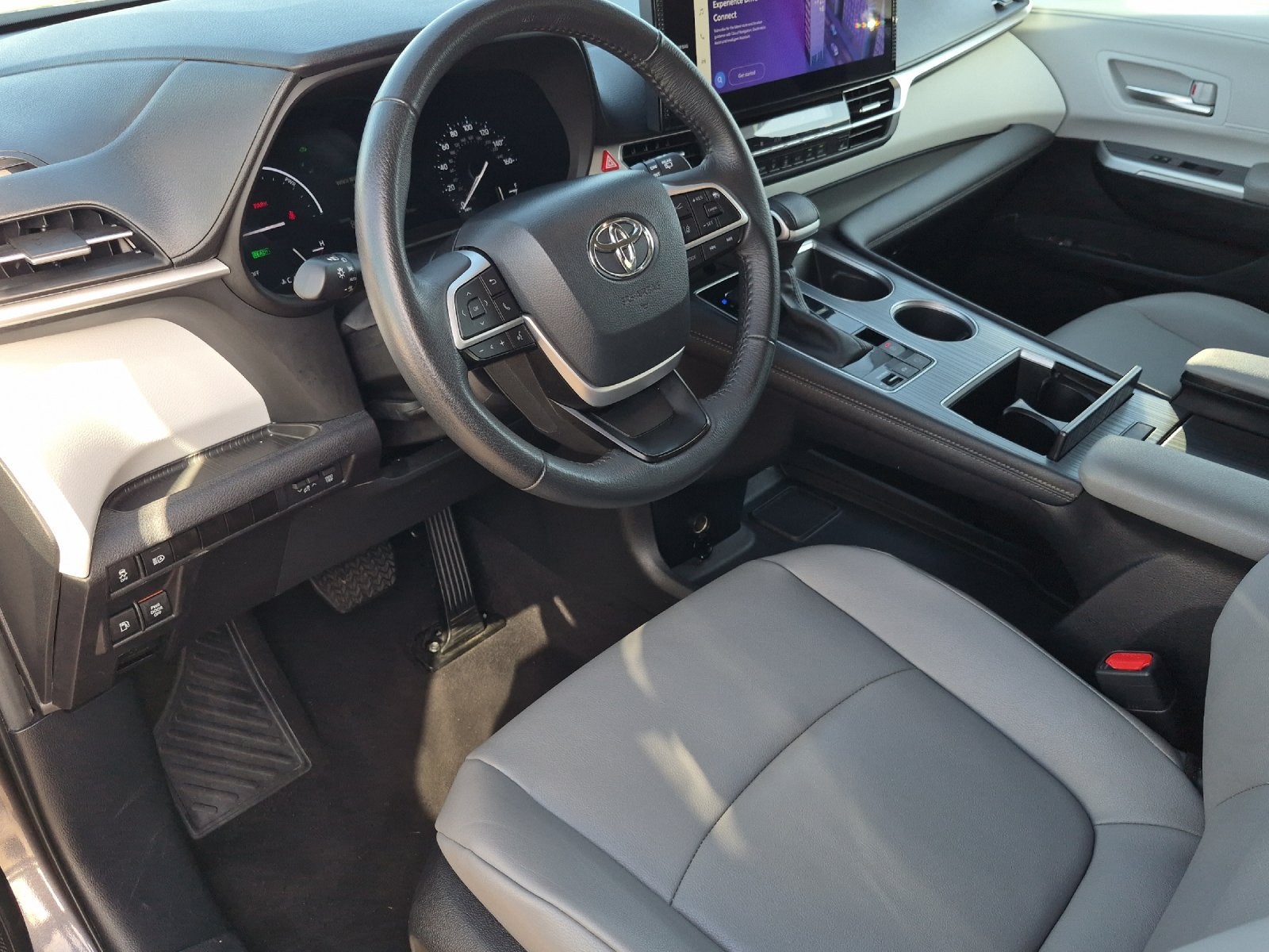 2025 Toyota Sienna XLE 8 Passenger