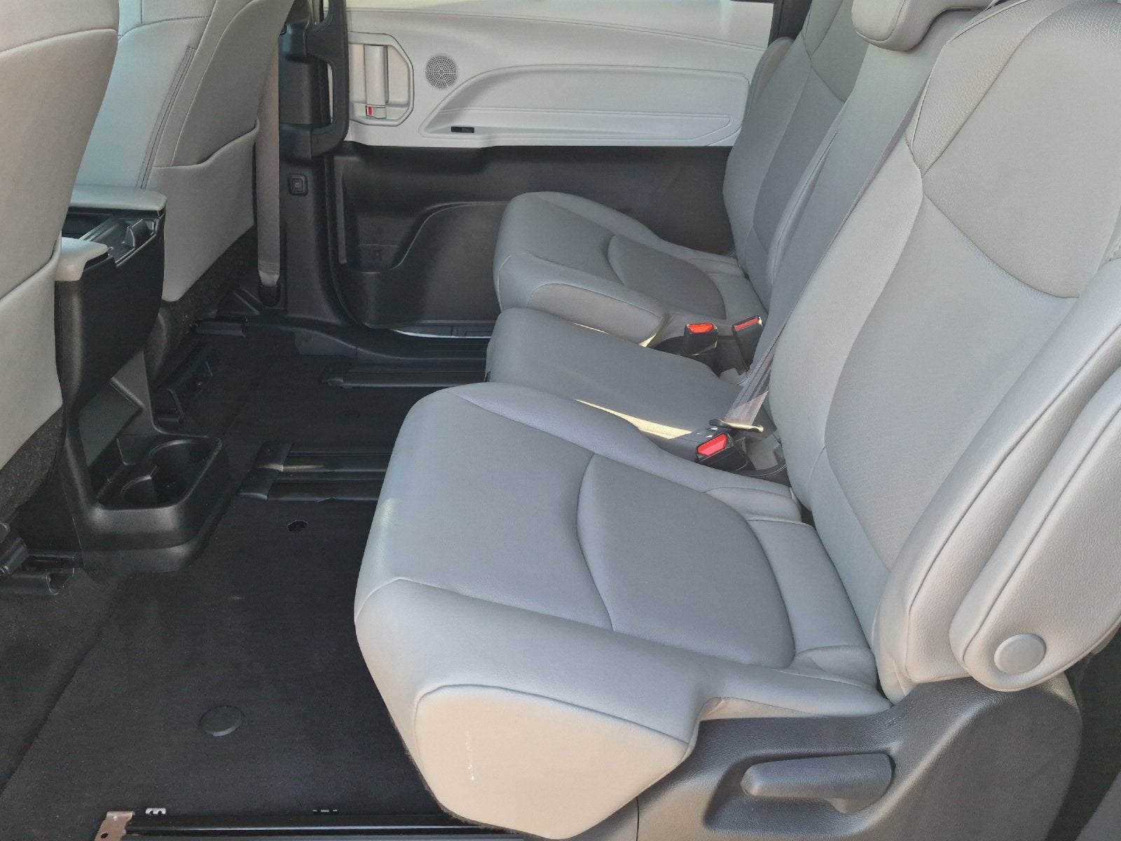 2025 Toyota Sienna XLE 8 Passenger