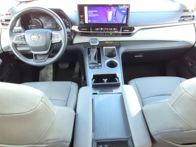 2025 Toyota Sienna XLE 8 Passenger
