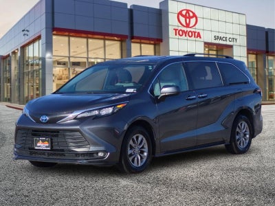2025 Toyota Sienna XLE 8 Passenger