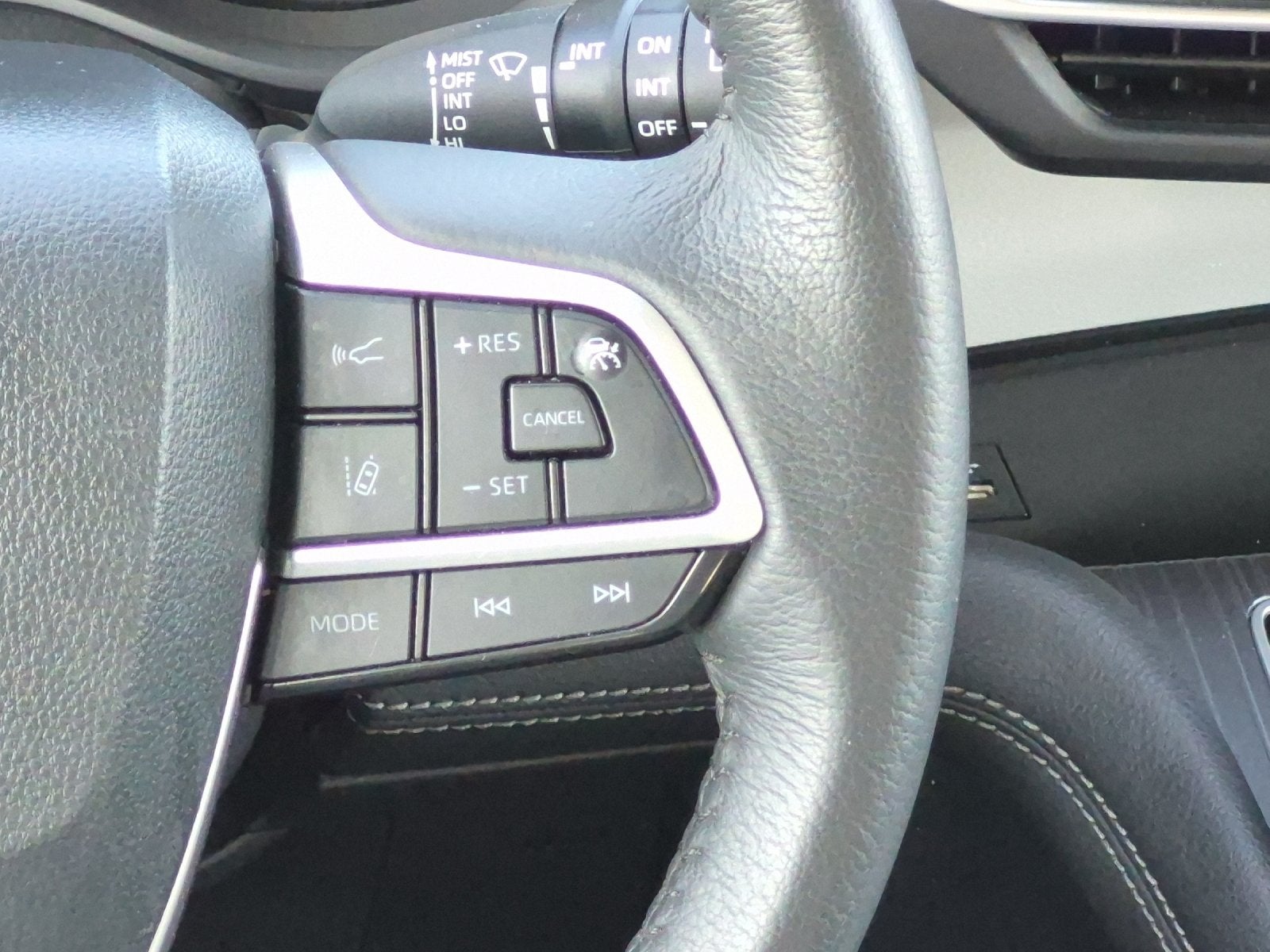 2025 Toyota Sienna XLE 8 Passenger