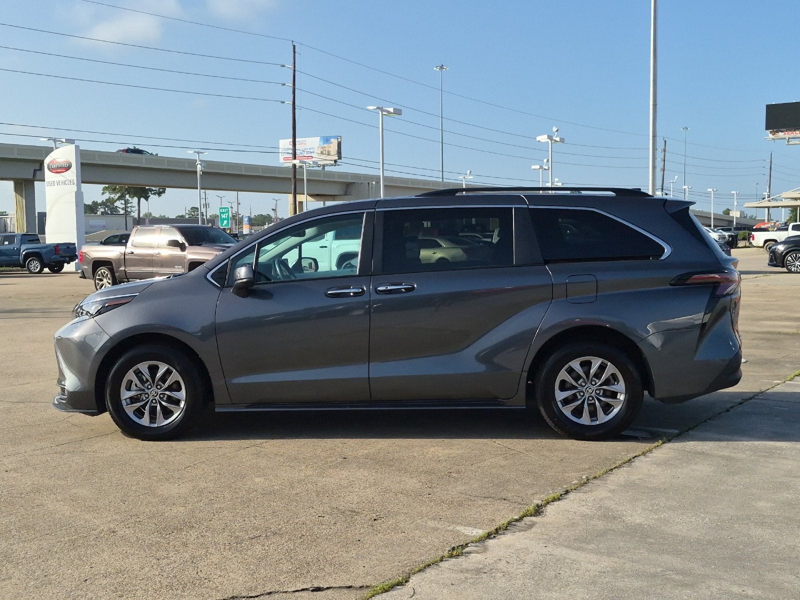 2025 Toyota Sienna XLE 8 Passenger