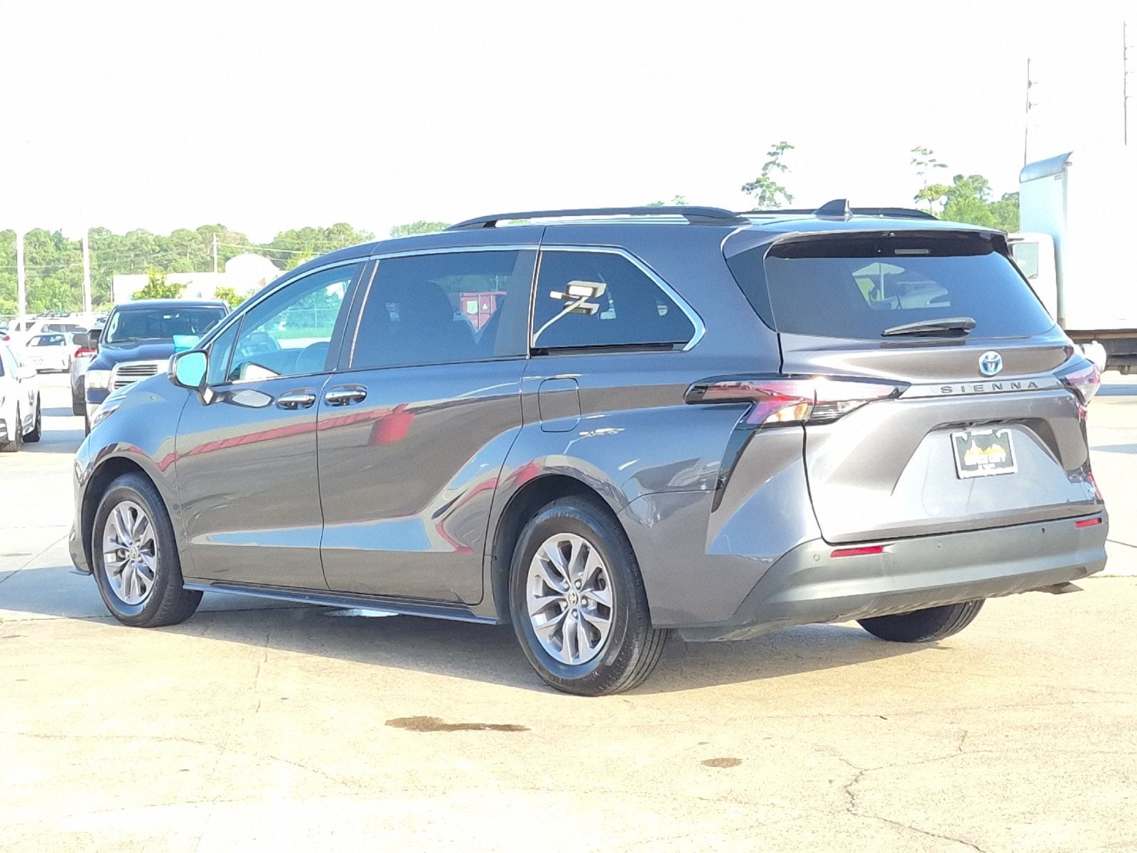 2025 Toyota Sienna XLE 8 Passenger
