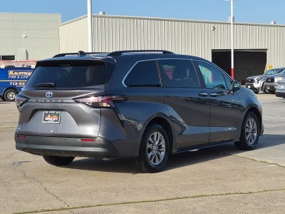 2025 Toyota Sienna XLE 8 Passenger