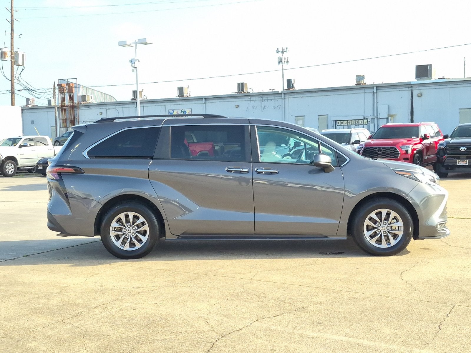 2025 Toyota Sienna XLE 8 Passenger