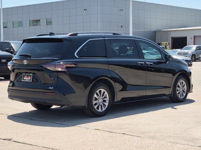 2026 Toyota Sienna XLE 8 Passenger