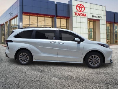 2026 Toyota Sienna XLE 8 Passenger