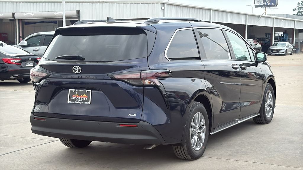 2026 Toyota Sienna XLE 8 Passenger