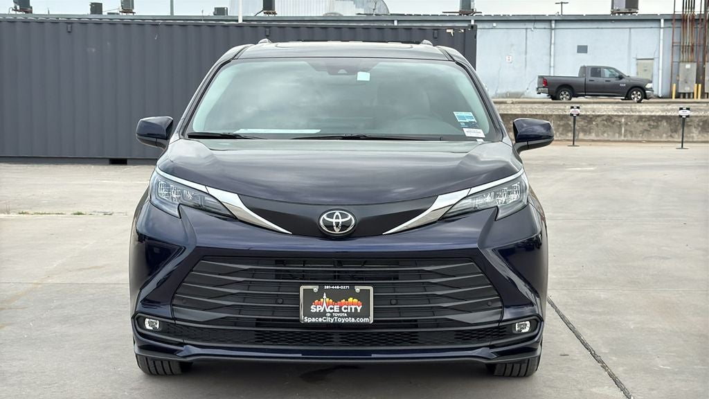 2026 Toyota Sienna XLE 8 Passenger