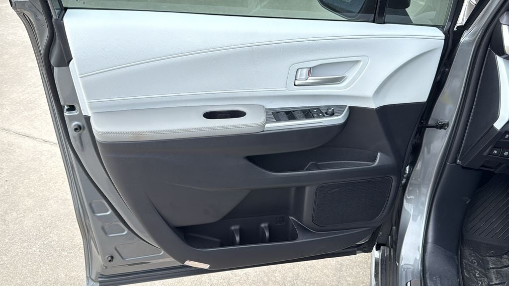 2026 Toyota Sienna XLE 8 Passenger