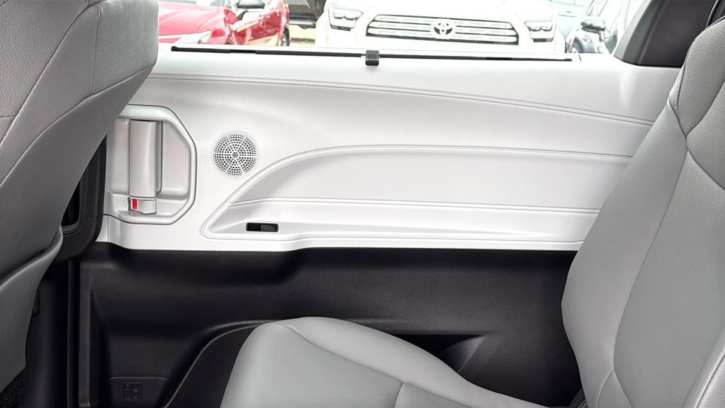 2026 Toyota Sienna XLE 8 Passenger