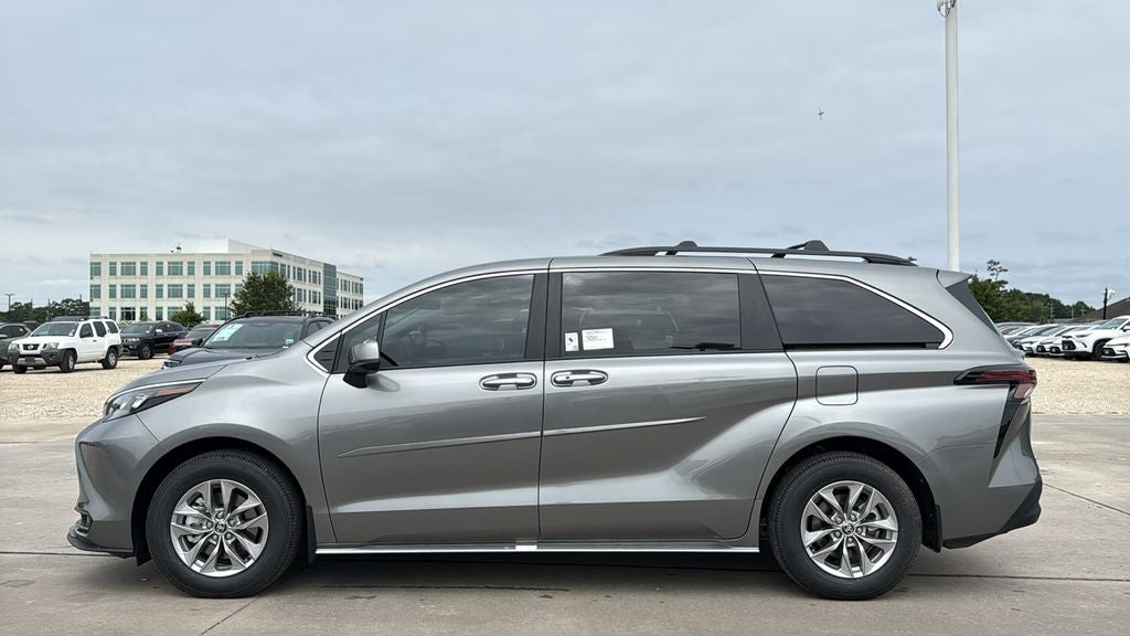 2026 Toyota Sienna XLE 8 Passenger