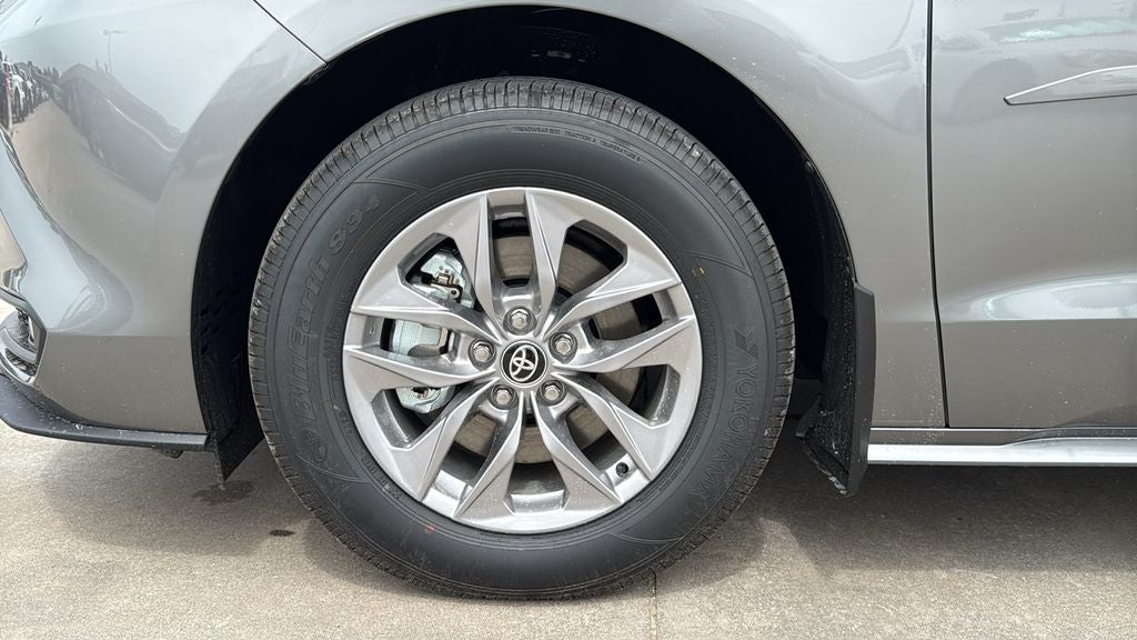 2026 Toyota Sienna XLE 8 Passenger