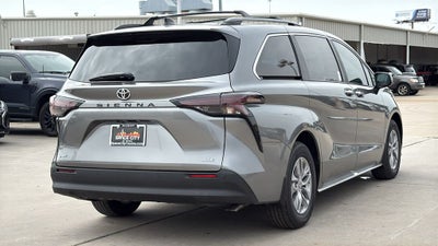 2026 Toyota Sienna XLE 8 Passenger