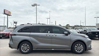 2026 Toyota Sienna XLE 8 Passenger